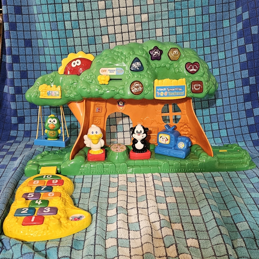 V-Tech Smartville 1•2•3 Treehouse Witg Pelican Skunk Parrot Sound Lights Work